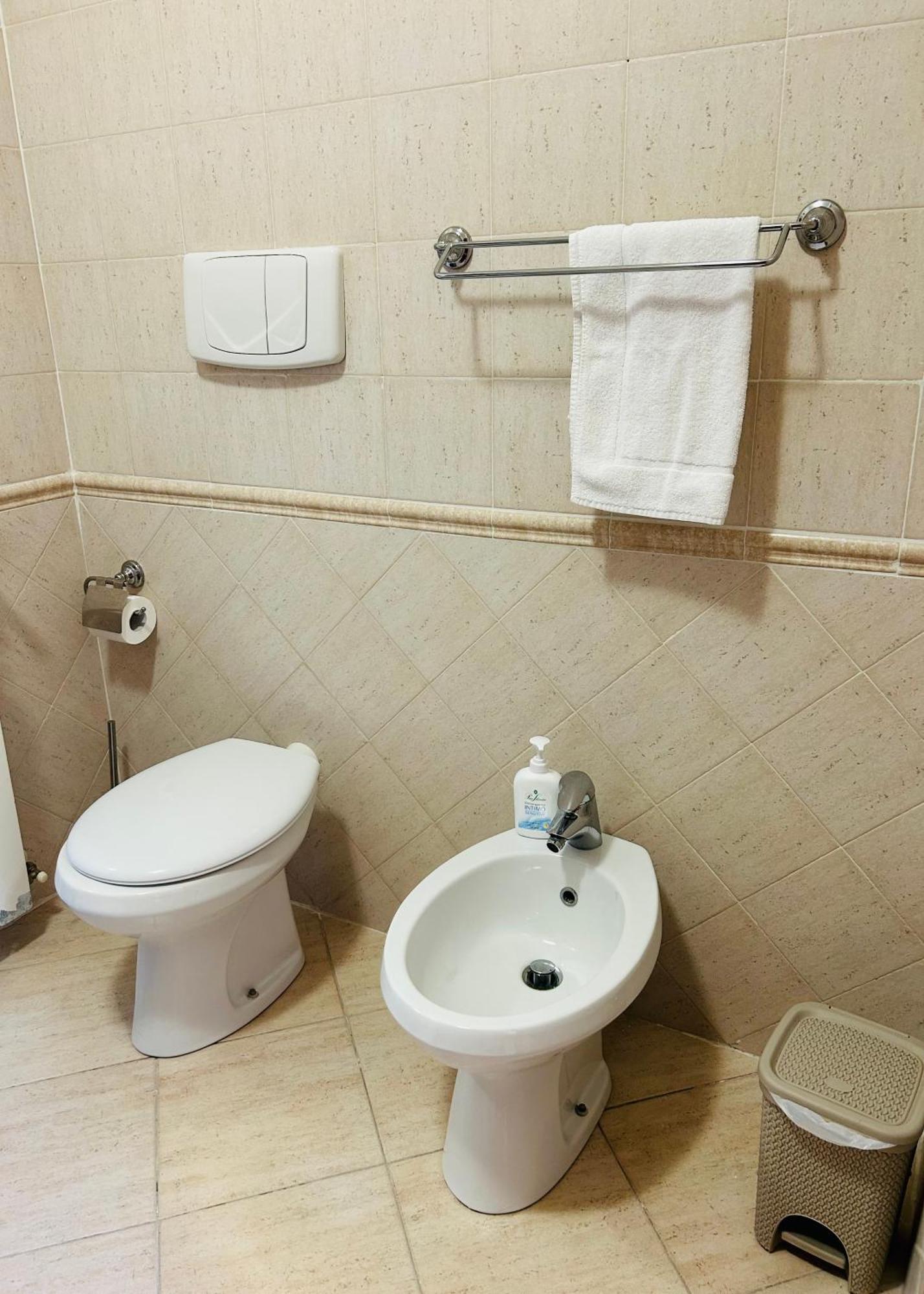 The House Room Aeroporto フィウミチーノ エクステリア 写真