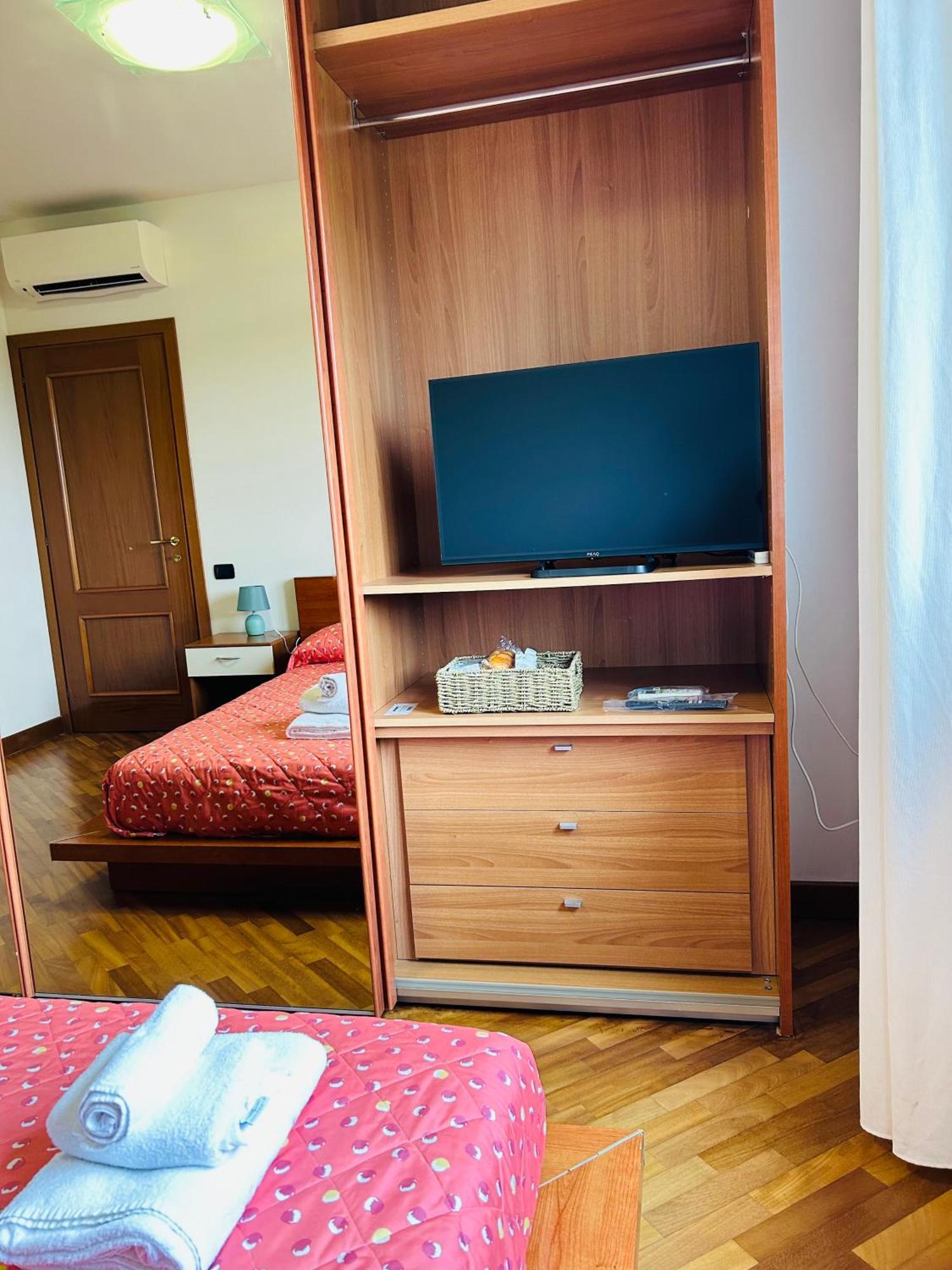 The House Room Aeroporto フィウミチーノ エクステリア 写真