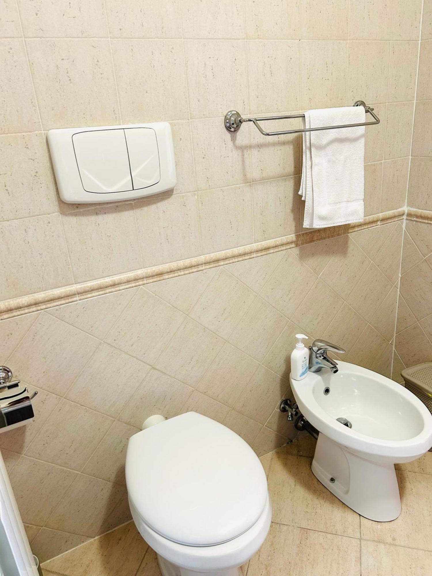 The House Room Aeroporto フィウミチーノ エクステリア 写真